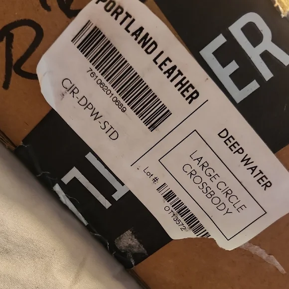 NEW Portland Leather Circle Crossbody - Picture 7 of 9